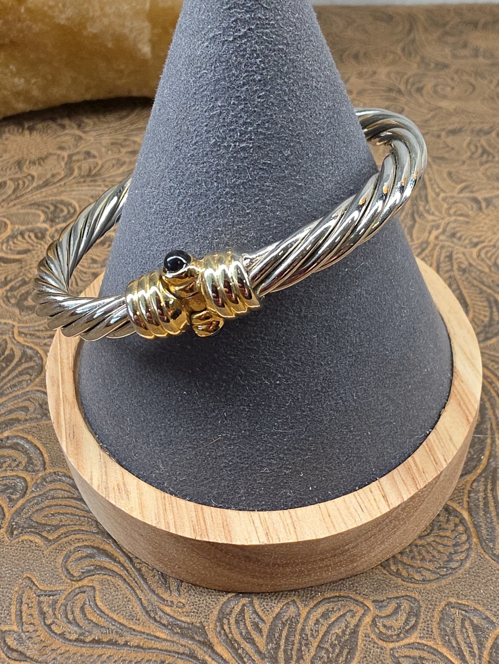 Vintage Gold Silver Two Tone Twisted Cable Black Accent Hinged Buckle Bracelet - Picture 3 of 8